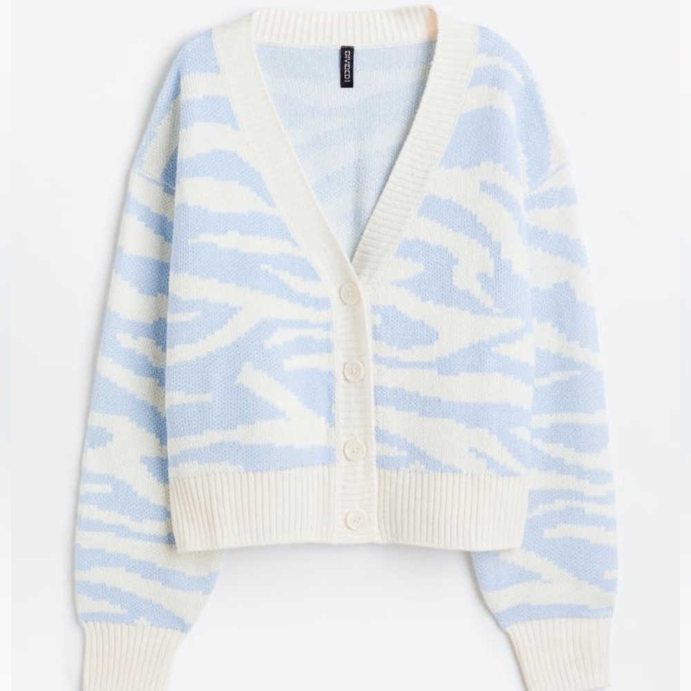 NWT H&M V-NECK CARDIGAN!